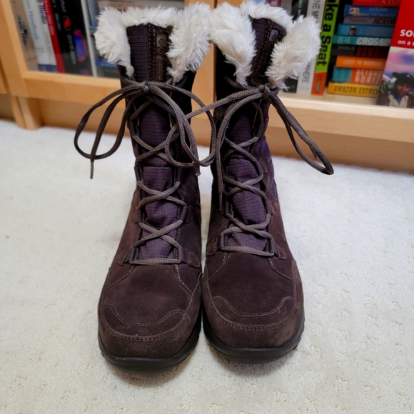 Columbia Women's Brown Suede Winter Boot - Picture 2 of 4